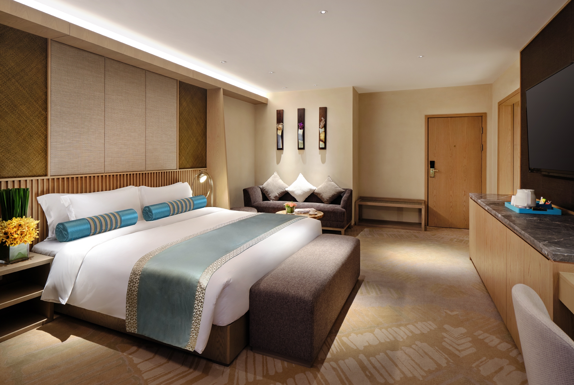 Guest room at the Wyndham Grand Plaza Royale Shuangyue Bay in Huizhou, Other than US/Canada