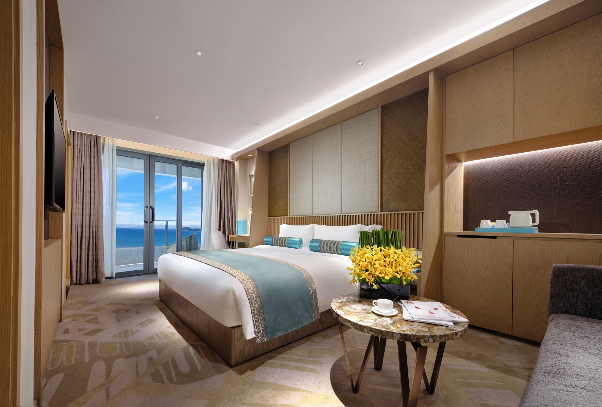 Guest room at the Wyndham Grand Plaza Royale Shuangyue Bay in Huizhou, Other than US/Canada