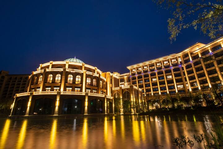 Exterior Night Image of Wyndham Grand Plaza Royale Kaicheng Anji hotel in Huzhou, Other than US/Canada