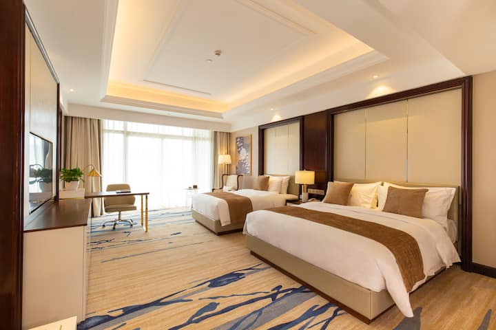 Guest room at the Wyndham Grand Plaza Royale Kaicheng Anji in Huzhou, Other than US/Canada