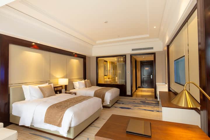 Guest room at the Wyndham Grand Plaza Royale Kaicheng Anji in Huzhou, Other than US/Canada