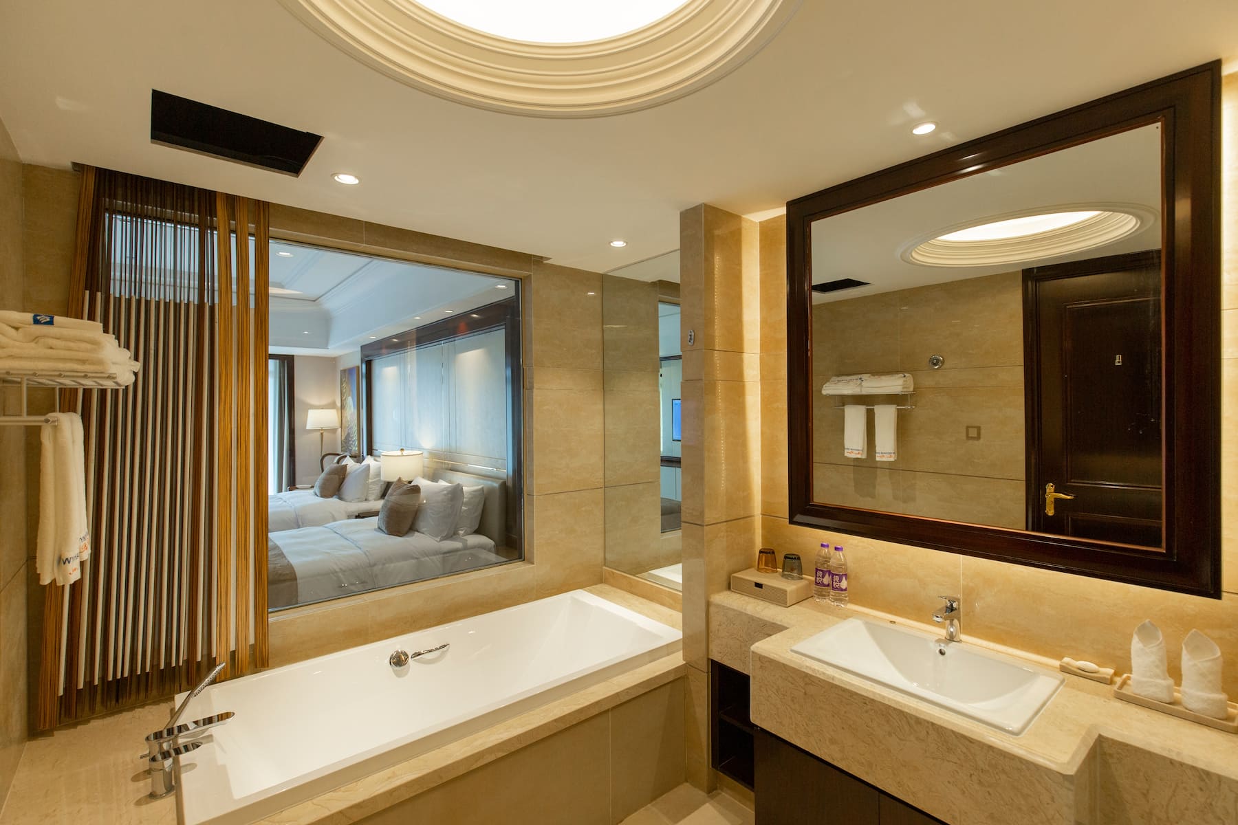 Guest room at the Wyndham Grand Plaza Royale Kaicheng Anji in Huzhou, Other than US/Canada