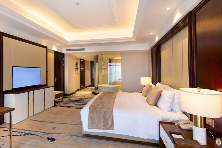 Guest room at the Wyndham Grand Plaza Royale Kaicheng Anji in Huzhou, Other than US/Canada