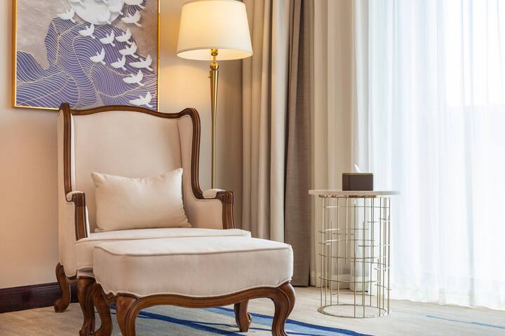 Guest room at the Wyndham Grand Plaza Royale Kaicheng Anji in Huzhou, Other than US/Canada