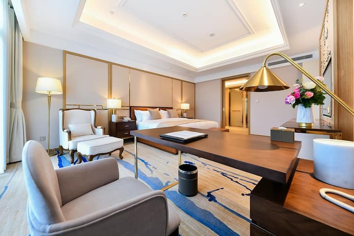 Guest room at the Wyndham Grand Plaza Royale Kaicheng Anji in Huzhou, Other than US/Canada