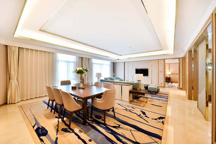 Guest room at the Wyndham Grand Plaza Royale Kaicheng Anji in Huzhou, Other than US/Canada