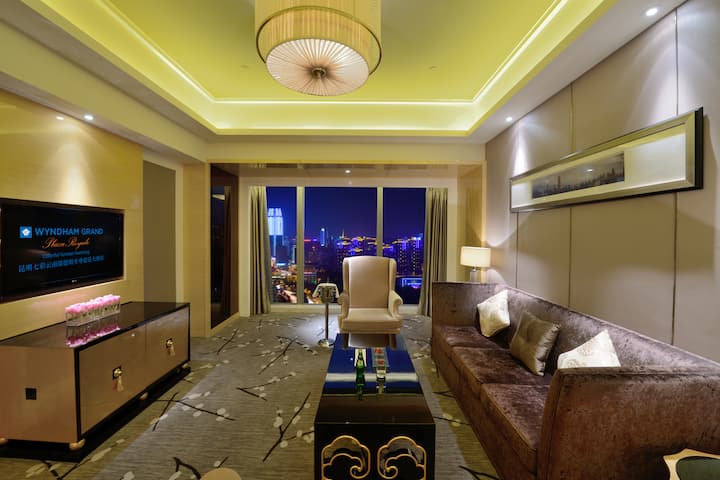 Guest room at the Wyndham Grand Plaza Royale Colorful Yunnan Kunming in Kunming, Other than US/Canada