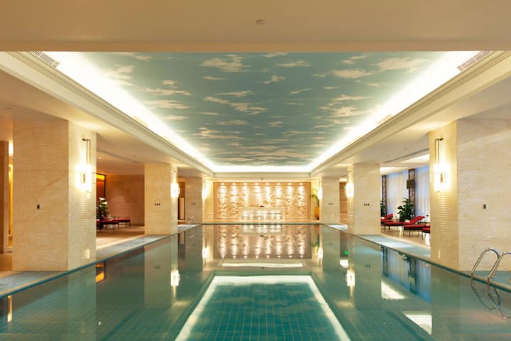 Pool at the Wyndham Grand Plaza Royale Colorful Yunnan Kunming in Kunming, Other than US/Canada