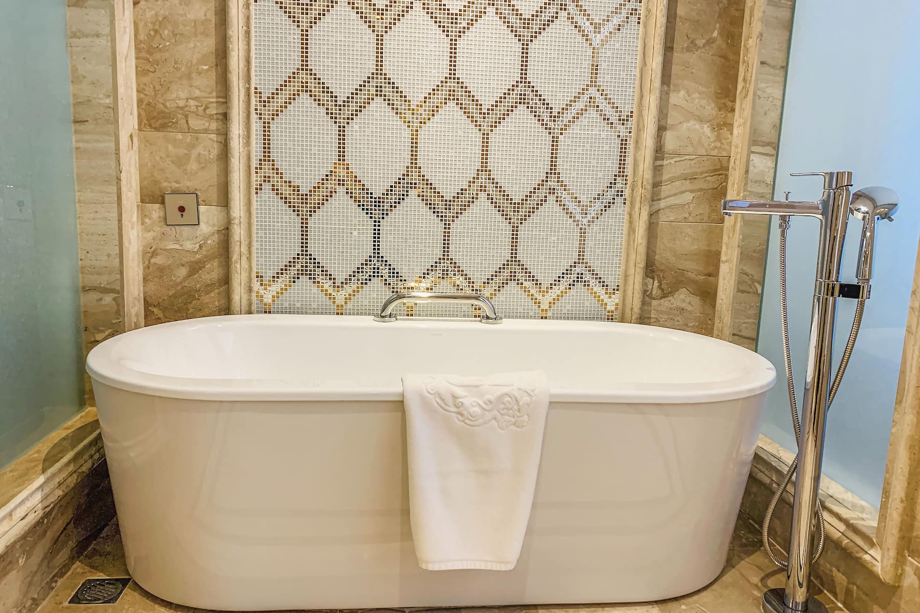 Guest room bath at the Wyndham Grand Kunming East in Kunming, Other than US/Canada
