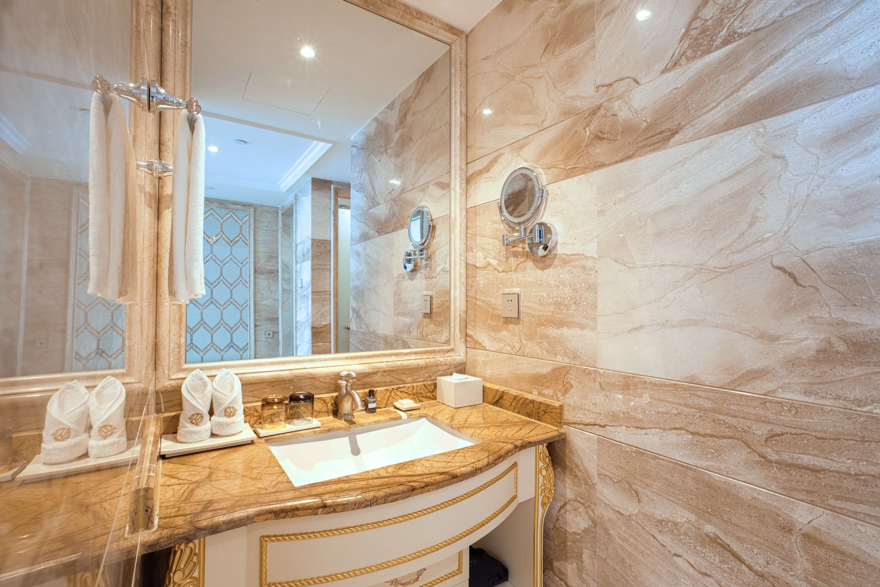 Guest room bath at the Wyndham Grand Kunming East in Kunming, Other than US/Canada