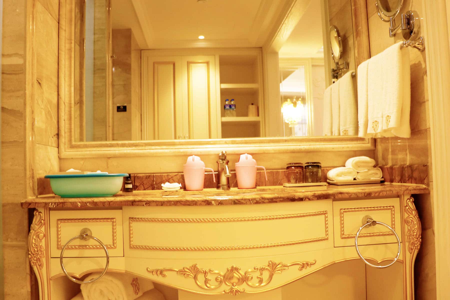 Guest room bath at the Wyndham Grand Kunming East in Kunming, Other than US/Canada
