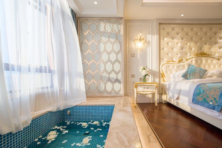 Guest room at the Wyndham Grand Kunming East in Kunming, Other than US/Canada