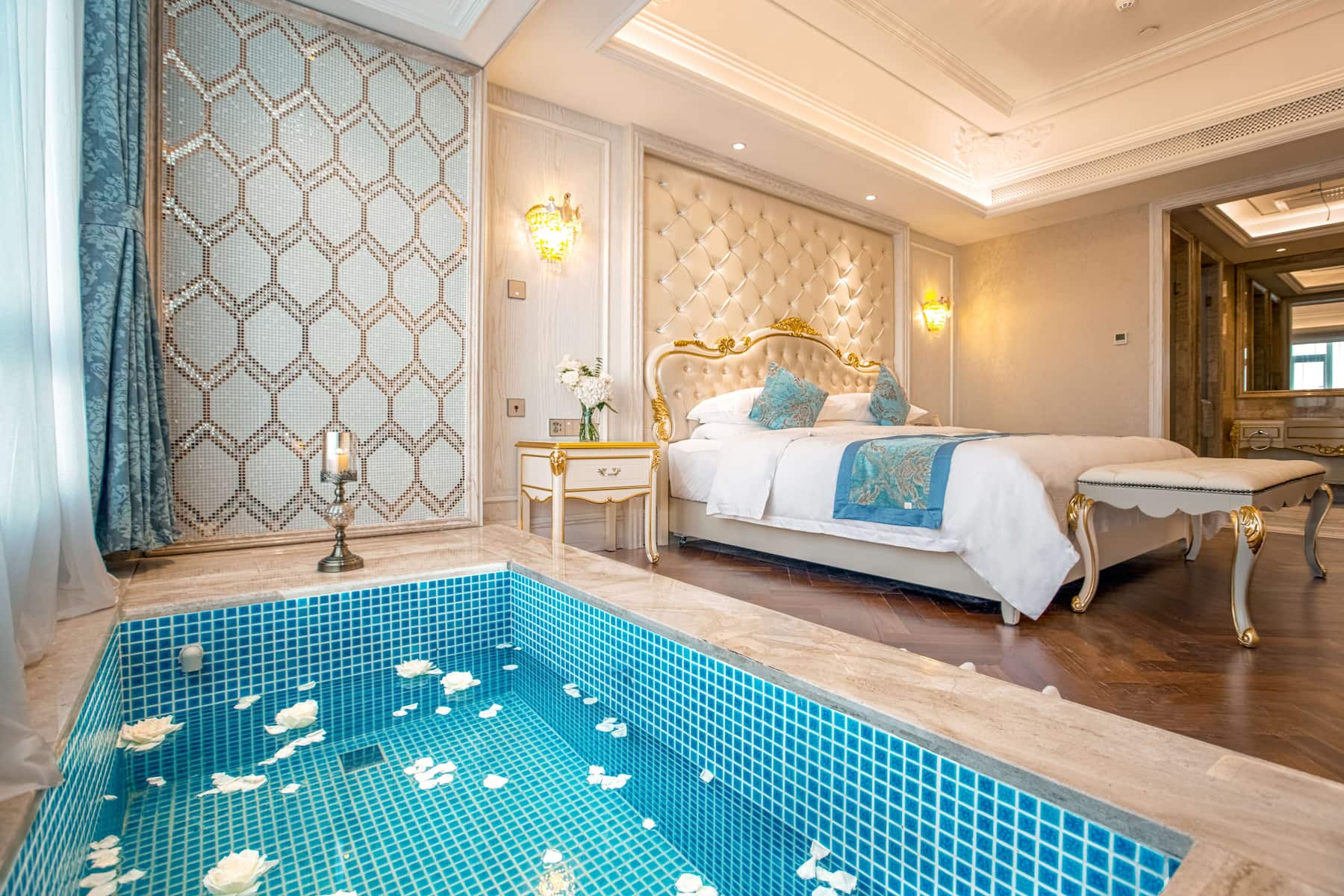 Guest room at the Wyndham Grand Kunming East in Kunming, Other than US/Canada