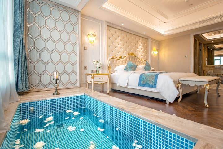 Guest room at the Wyndham Grand Kunming East in Kunming, Other than US/Canada