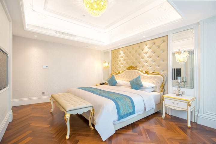 Guest room at the Wyndham Grand Kunming East in Kunming, Other than US/Canada