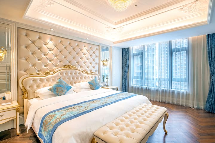 Guest room at the Wyndham Grand Kunming East in Kunming, Other than US/Canada