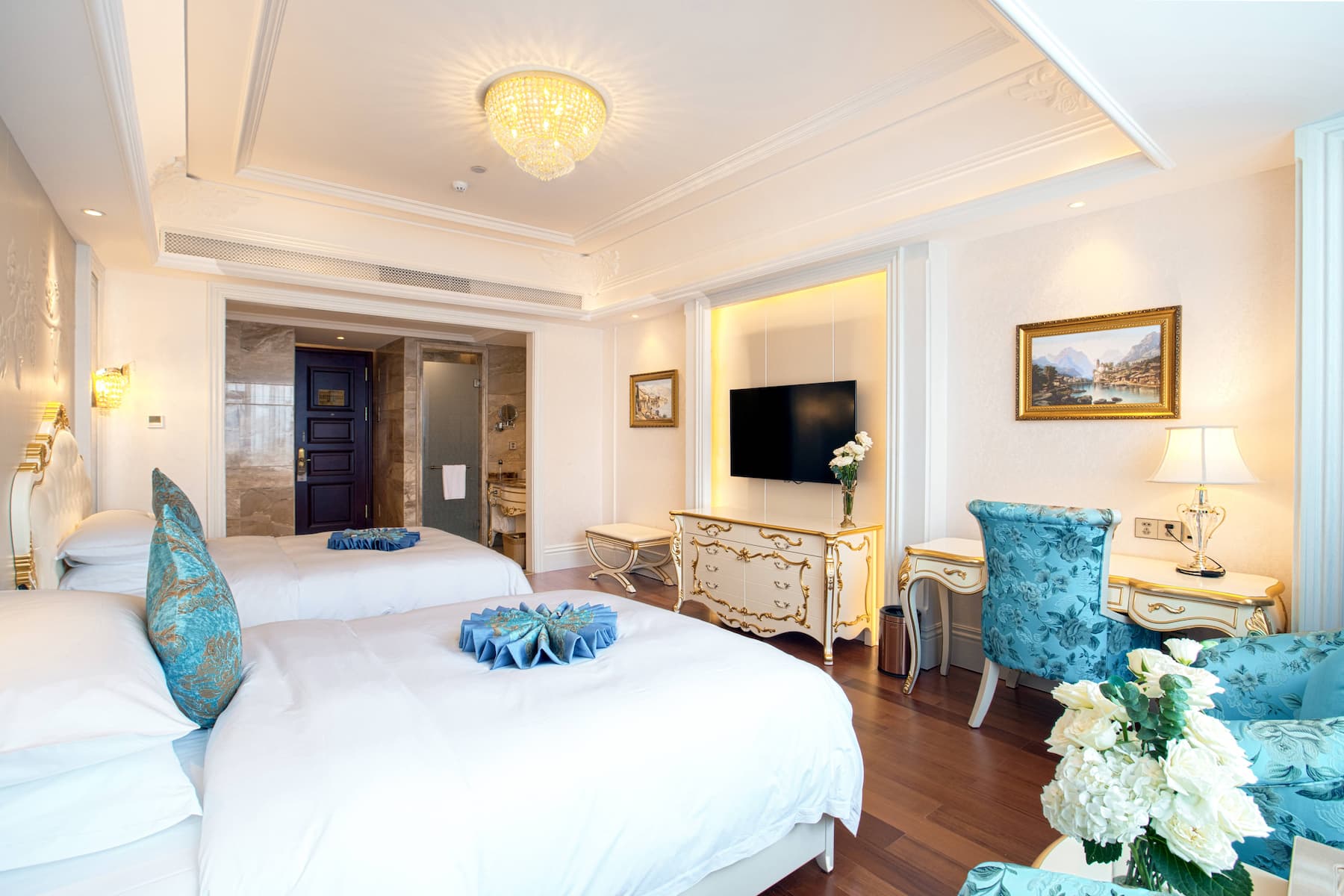 Guest room at the Wyndham Grand Kunming East in Kunming, Other than US/Canada
