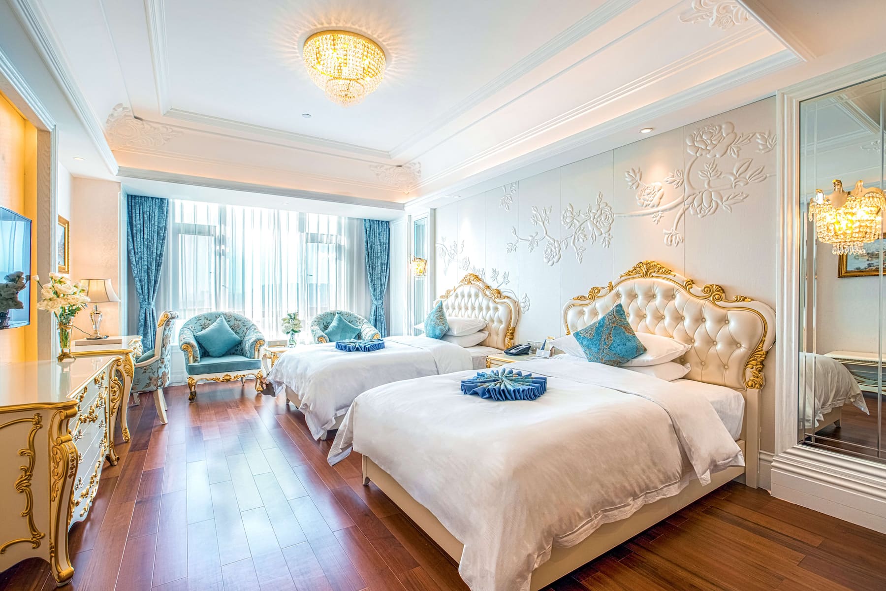 Guest room at the Wyndham Grand Kunming East in Kunming, Other than US/Canada
