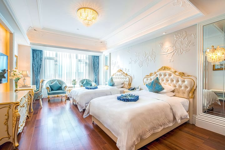 Guest room at the Wyndham Grand Kunming East in Kunming, Other than US/Canada