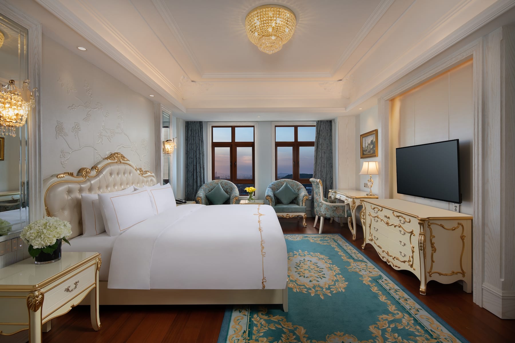 King bed guest room at the Wyndham Grand Kunming East in Kunming, Other than US/Canada