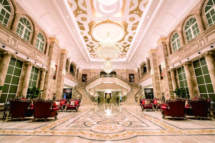 Wyndham Grand Kunming East reception in Kunming, Other than US/Canada