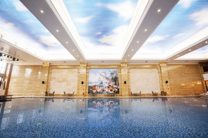 Indoor pool at the Wyndham Grand Kunming East in Kunming, Other than US/Canada