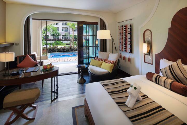 Guest room at the Wyndham Grand Plaza Royale Hainan Longmu Bay in Ledong, Other than US/Canada