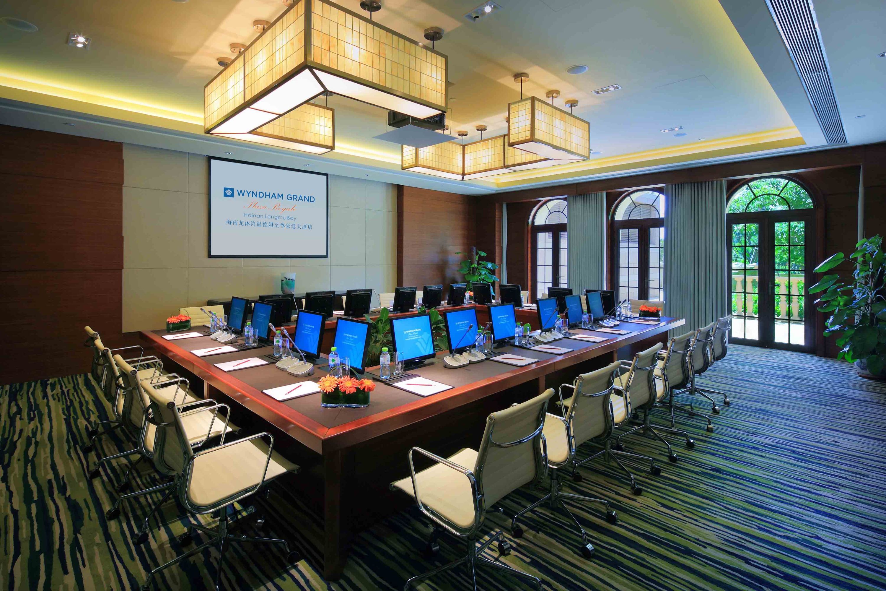 Wyndham Grand Plaza Royale Hainan Longmu Bay Accommodations