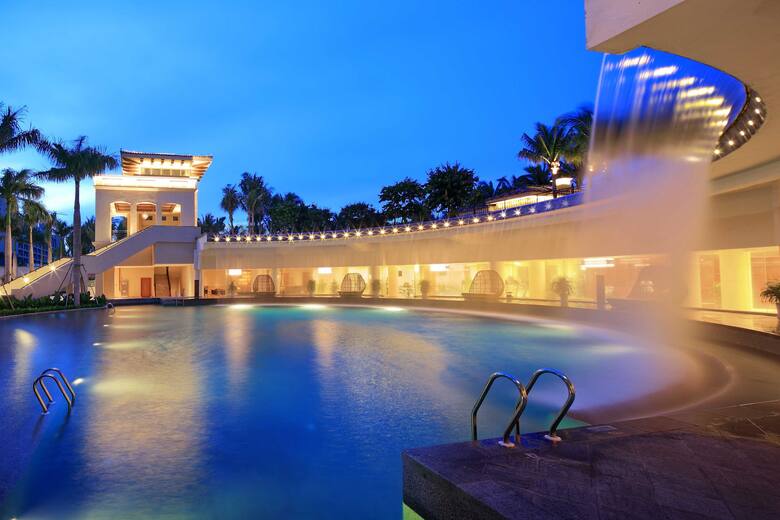 Pool at the Wyndham Grand Plaza Royale Hainan Longmu Bay in Ledong, Other than US/Canada