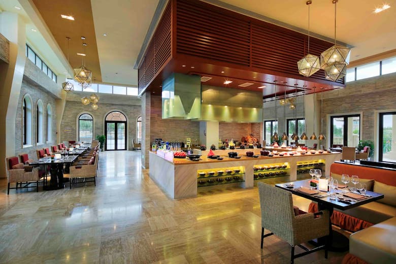 Wyndham Grand Plaza Royale Hainan Longmu Bay restaurant in Ledong, Other than US/Canada