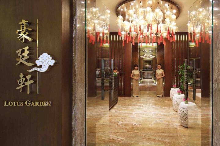 Wyndham Grand Plaza Royale Hainan Longmu Bay restaurant in Ledong, Other than US/Canada