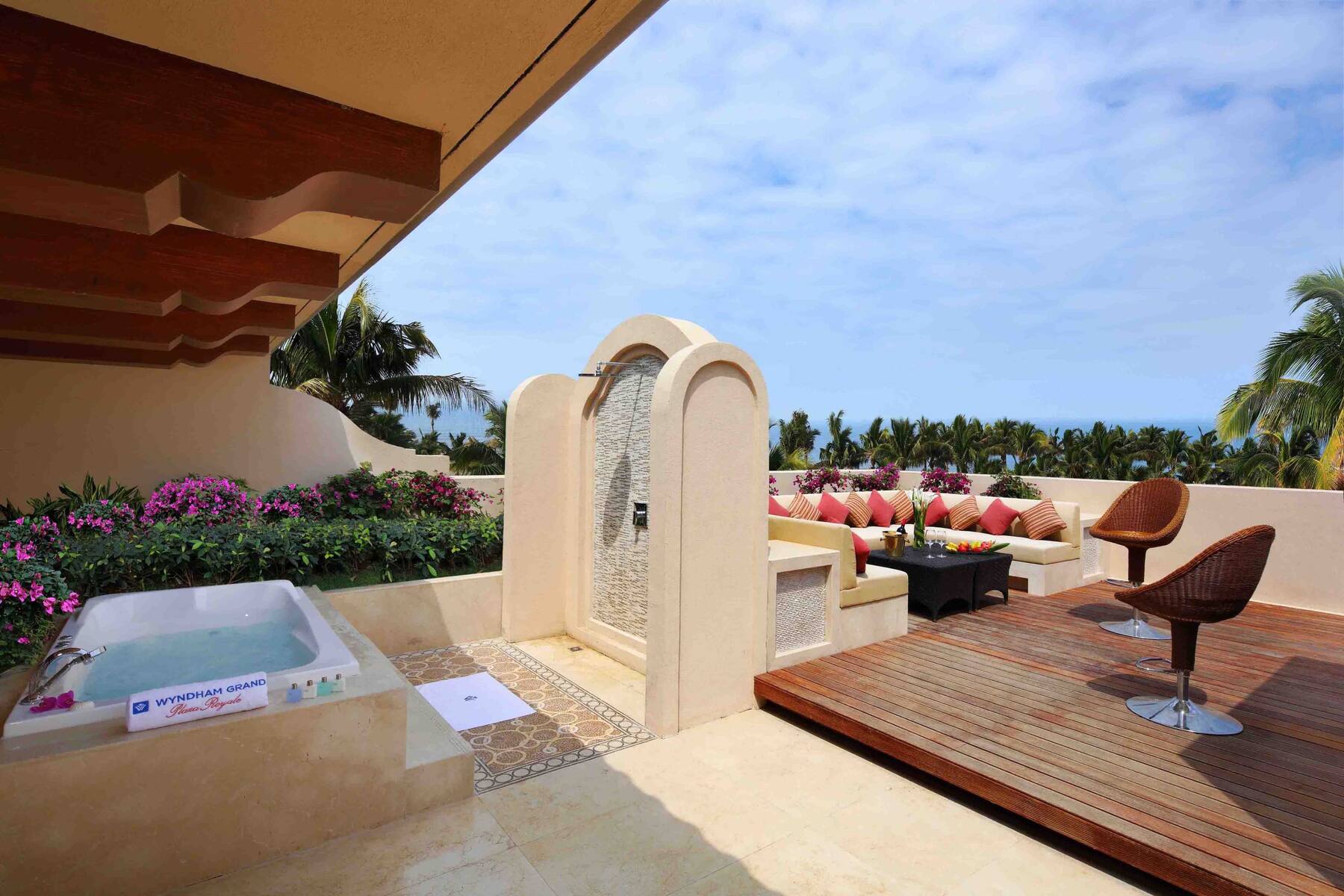 Wyndham Grand Plaza Royale Hainan Longmu Bay suite in Ledong, Other than US/Canada