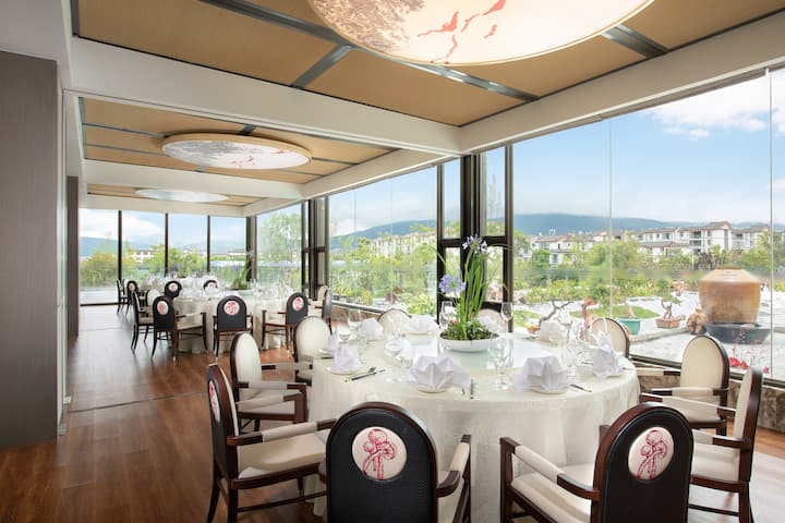 Wyndham Grand Royal Hotel Jinlin Lijiang restaurant main dining in Lijiang, Other than US/Canada