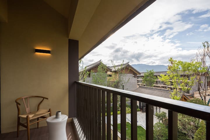 Guest room at the Wyndham Grand Royal Hotel Jinlin Lijiang in Lijiang, Other than US/Canada