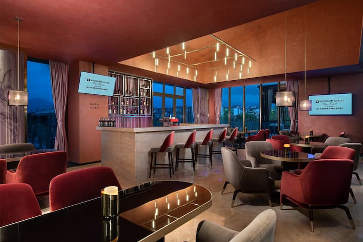 Bar at Wyndham Grand Royal Hotel Jinlin Lijiang in Lijiang, Other than US/Canada