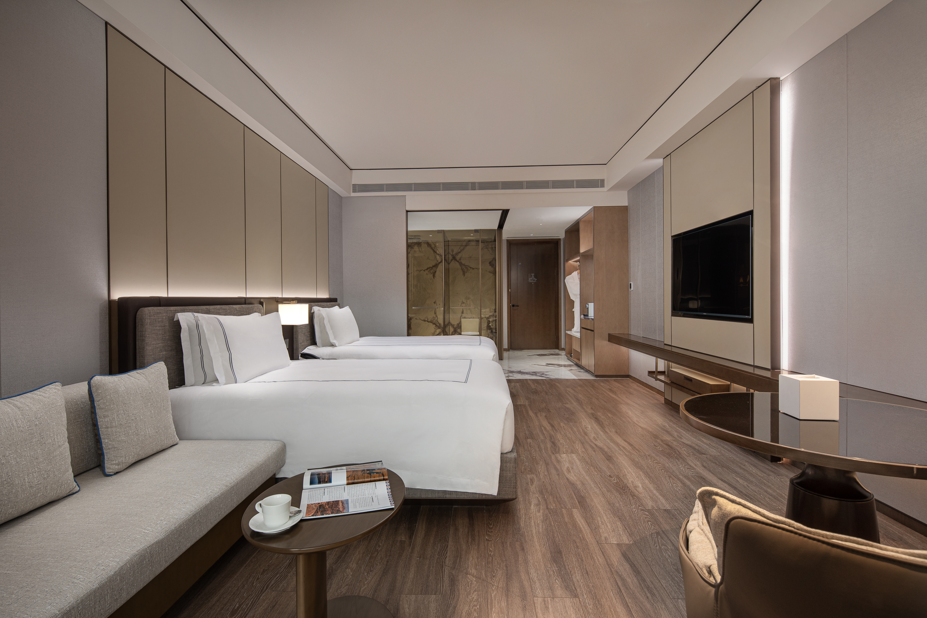 Guest room bath at the Wyndham Grand Lishui Downtown in Lishui city, Other than US/Canada