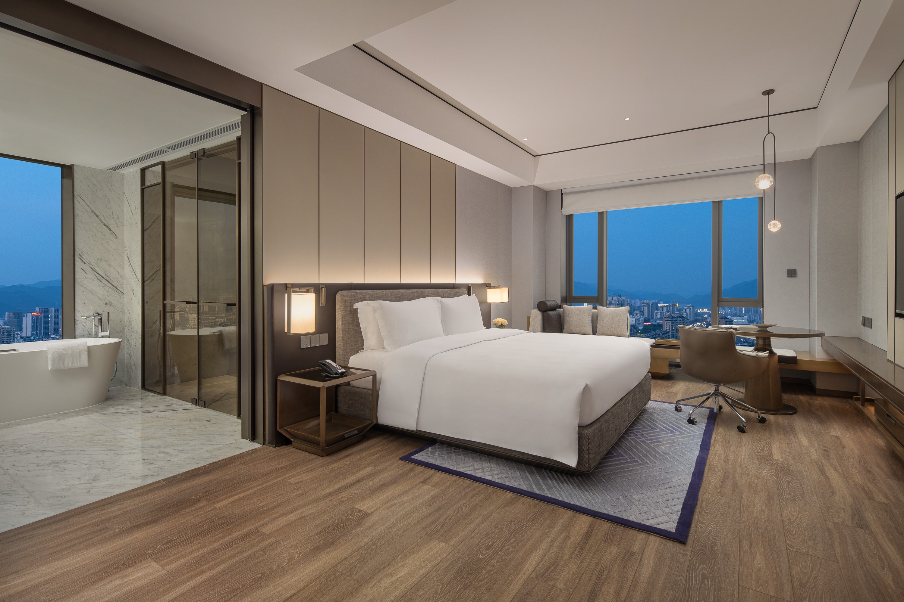 Guest room at the Wyndham Grand Lishui Downtown in Lishui city, Other than US/Canada