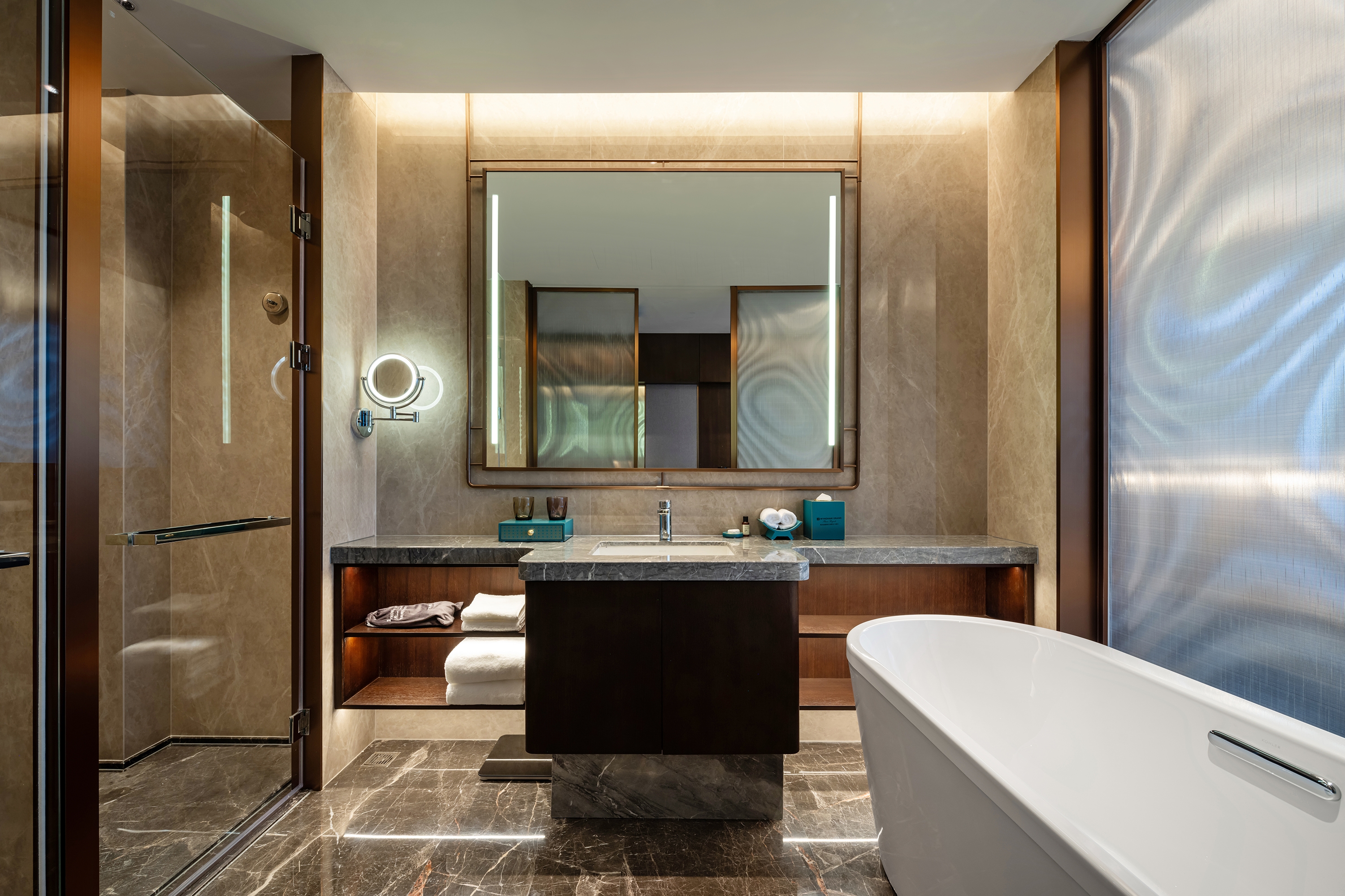 Guest room bath at the Wyndham Grand Plaza Royale Longchang in Neijiang City, Other than US/Canada