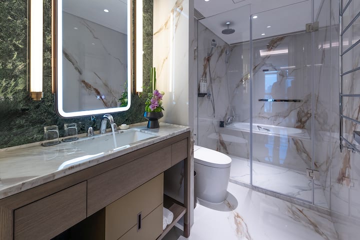 Guest room bath at the Wyndham Grand Plaza Royale Ningbo in Ningbo, Other than US/Canada