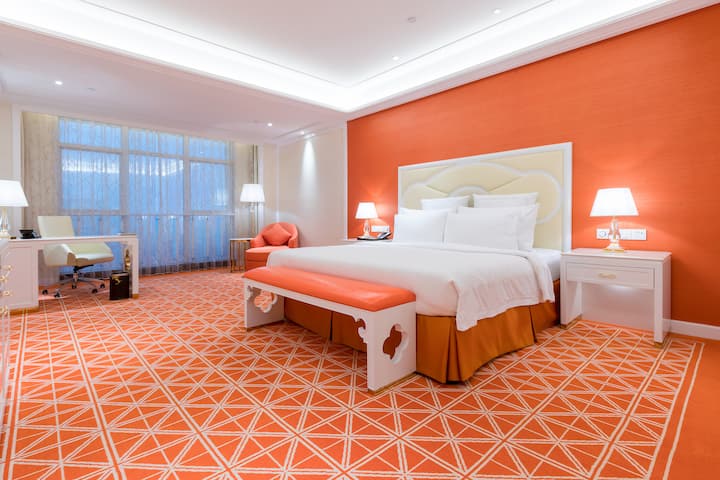 Guest room at the Wyndham Grand Plaza Royale Ningbo in Ningbo, Other than US/Canada