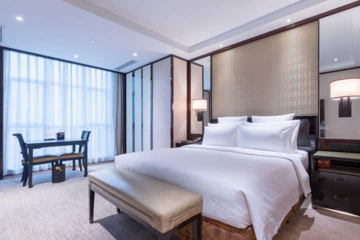 Guest room at the Wyndham Grand Plaza Royale Ningbo in Ningbo, Other than US/Canada