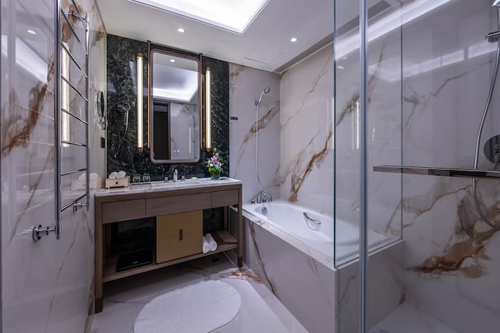 Guest room bath at the Wyndham Grand Plaza Royale Ningbo in Ningbo, Other than US/Canada