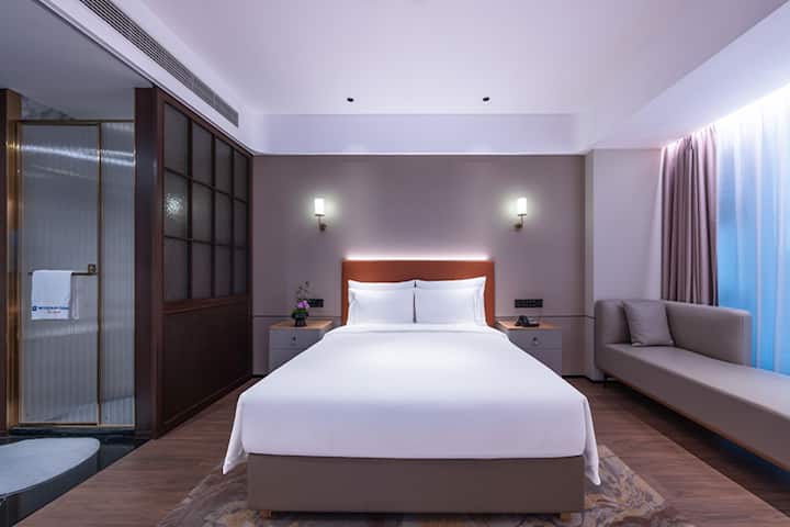 Guest room at the Wyndham Grand Plaza Royale Ningbo in Ningbo, Other than US/Canada