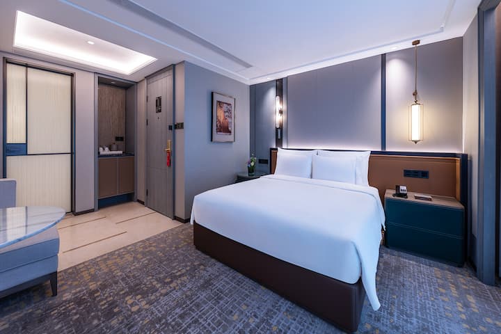 Guest room at the Wyndham Grand Plaza Royale Ningbo in Ningbo, Other than US/Canada