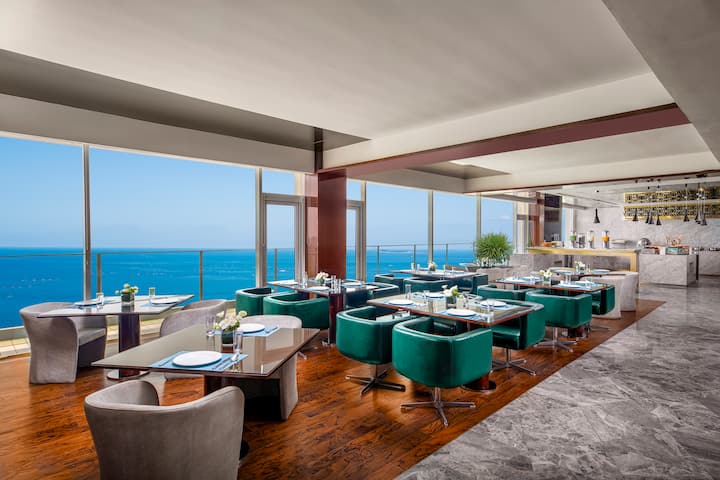 Bar at Wyndham Grand Qingdao in Qingdao, Other than US/Canada