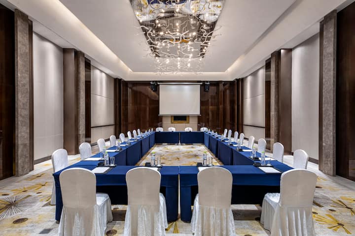 Meeting room at Wyndham Grand Qingdao in Qingdao, Other than US/Canada
