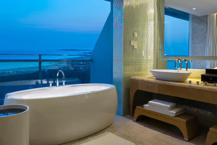 Wyndham Grand Qingdao suite in Qingdao, Other than US/Canada