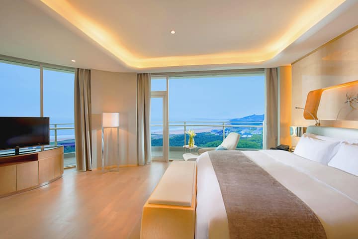 Wyndham Grand Qingdao suite in Qingdao, Other than US/Canada