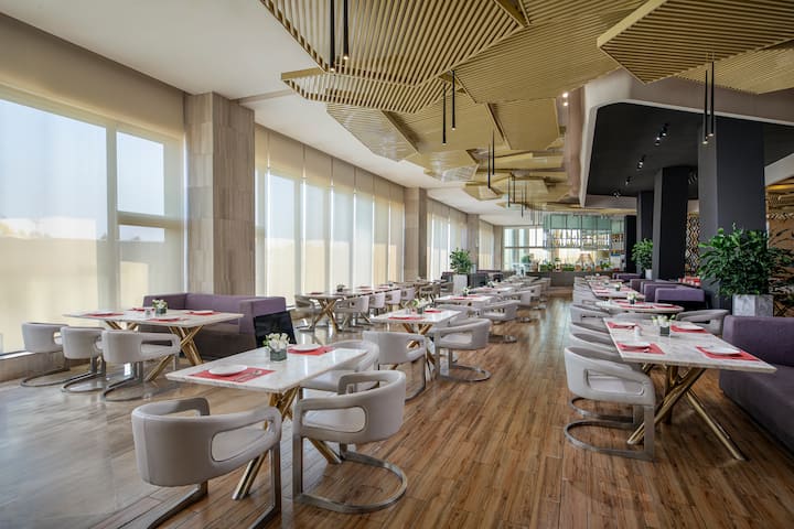 Wyndham Grand Qingdao restaurant in Qingdao, Other than US/Canada