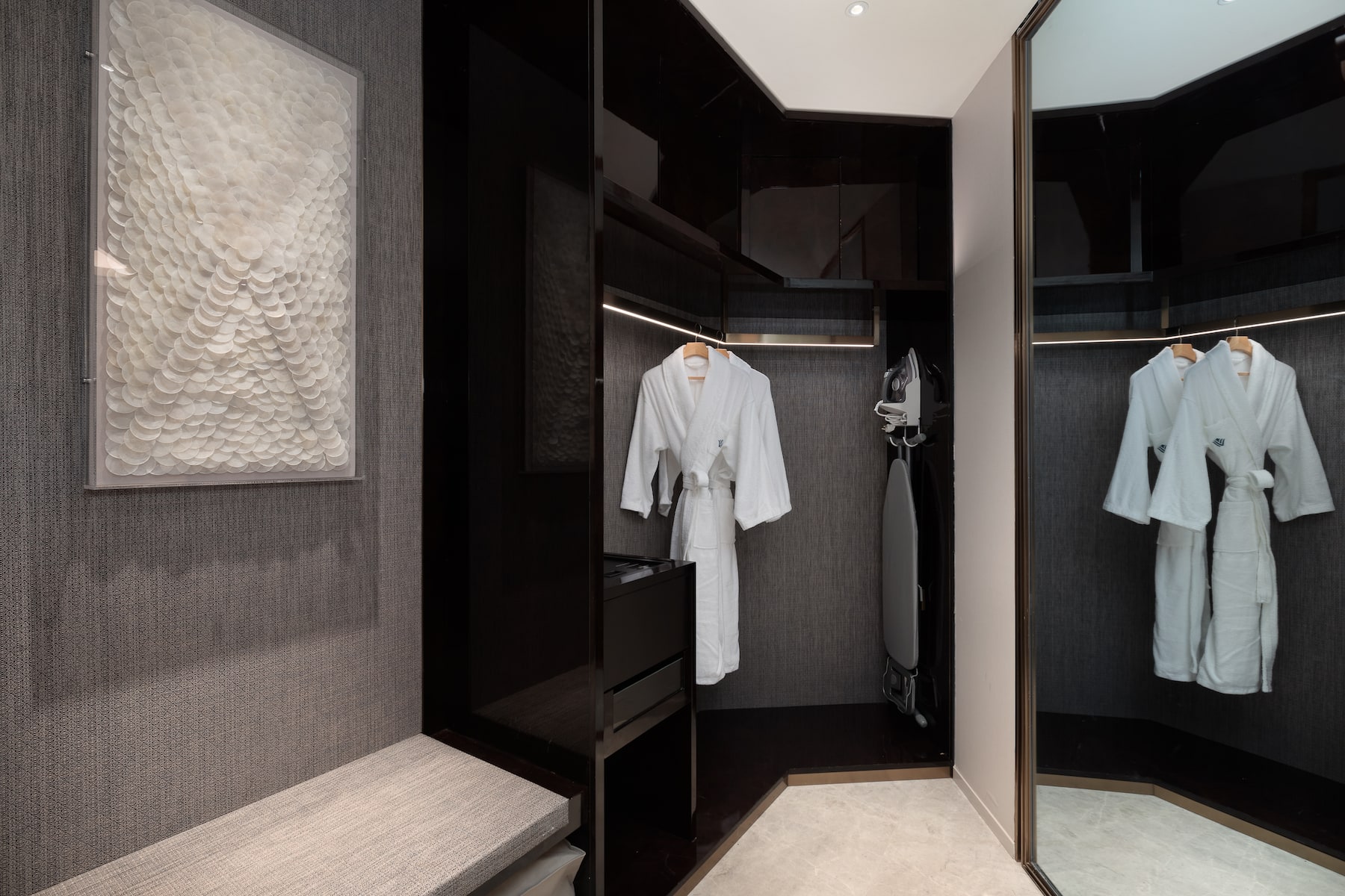 Guest room at the Wyndham Grand Shanxi Xiaohe Xincheng in Taiyuan, Other than US/Canada